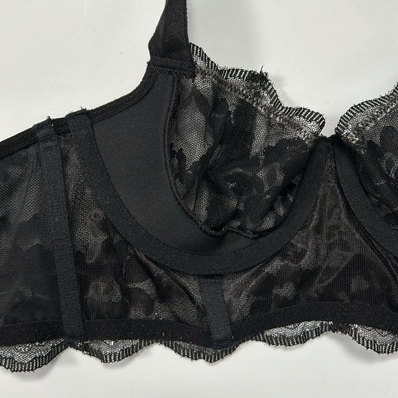 Victoria’s Secret Lace Embellished Lace sequin Bra size 32 B - Picture 14 of 14
